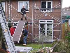 De steiger wordt afgebroken