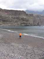 Marijn op het strand van Puerto de las Nieves